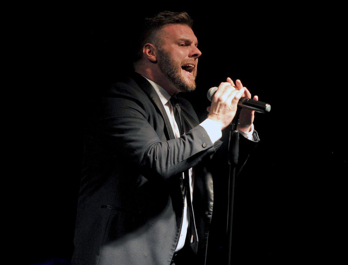 Gary Barlow tribute act Shines in Wolverhampton | Express & Star