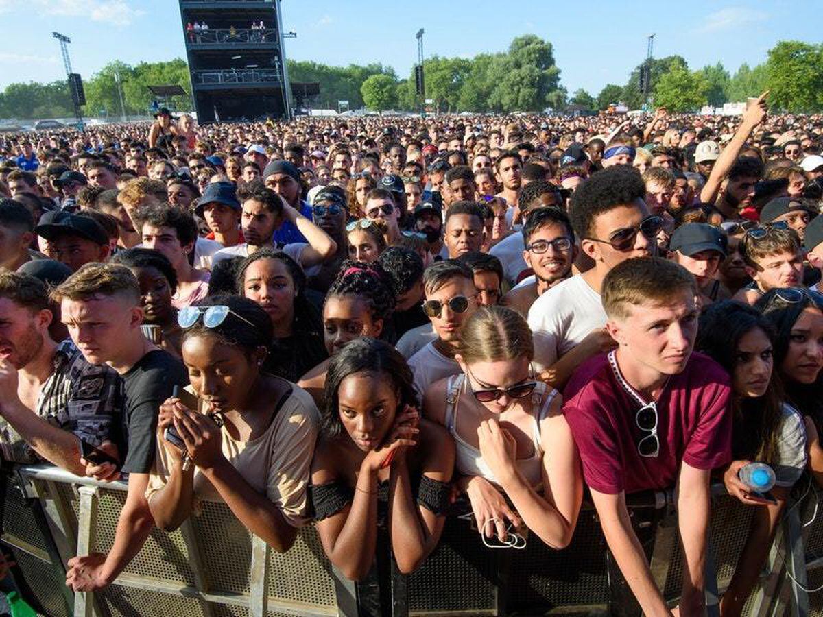 Wireless festival observes minute silence for victims of street ...