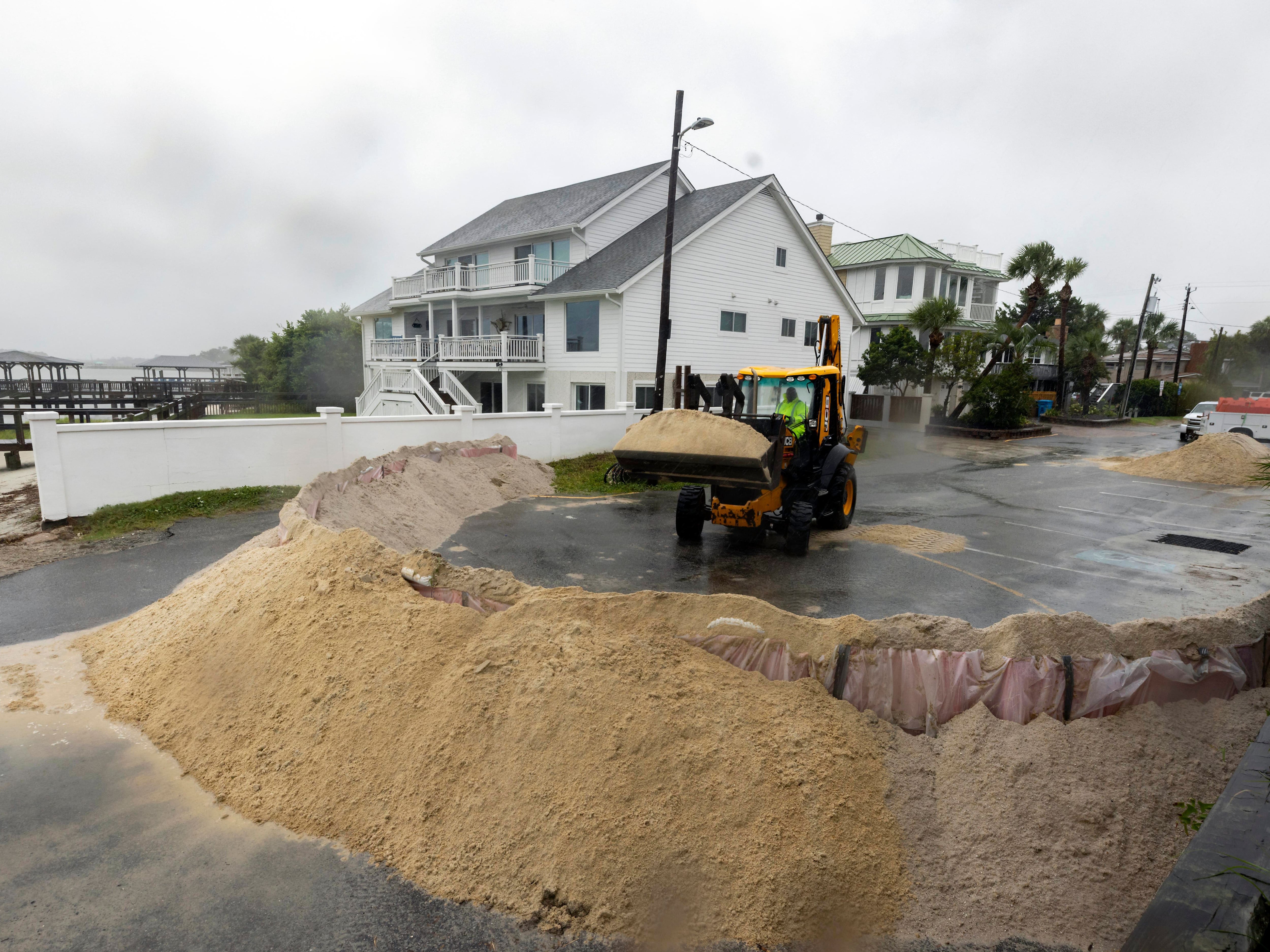 Flash flooding in southern US cities as Tropical Storm Debby moves in