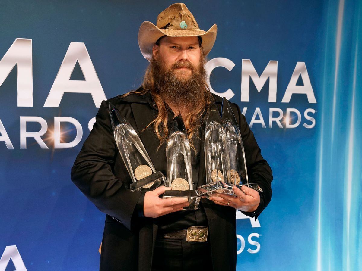 Chris Stapleton Takes Six Trophies At CMA Awards As Luke Combs Wins Top ...