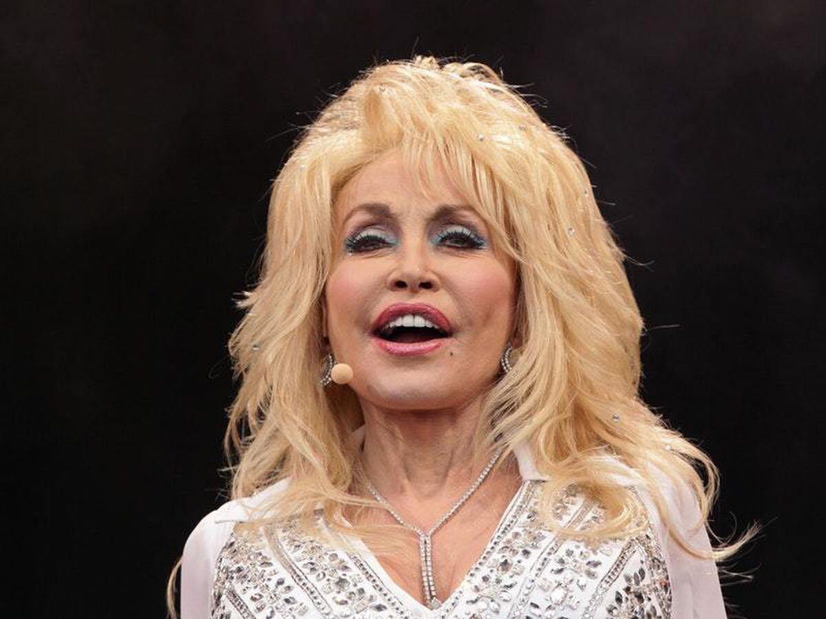 Dolly Parton to read children’s bedtime stories online | Express & Star