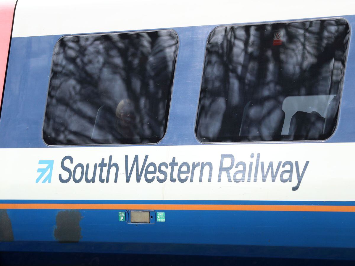 Travel chaos for South Western rail passengers after signalling problem