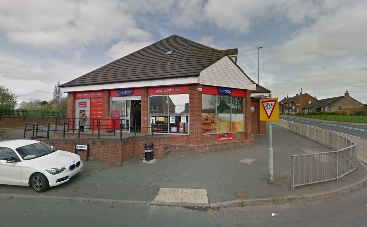 Armed thugs jailed after raids on convenience shops | Express & Star