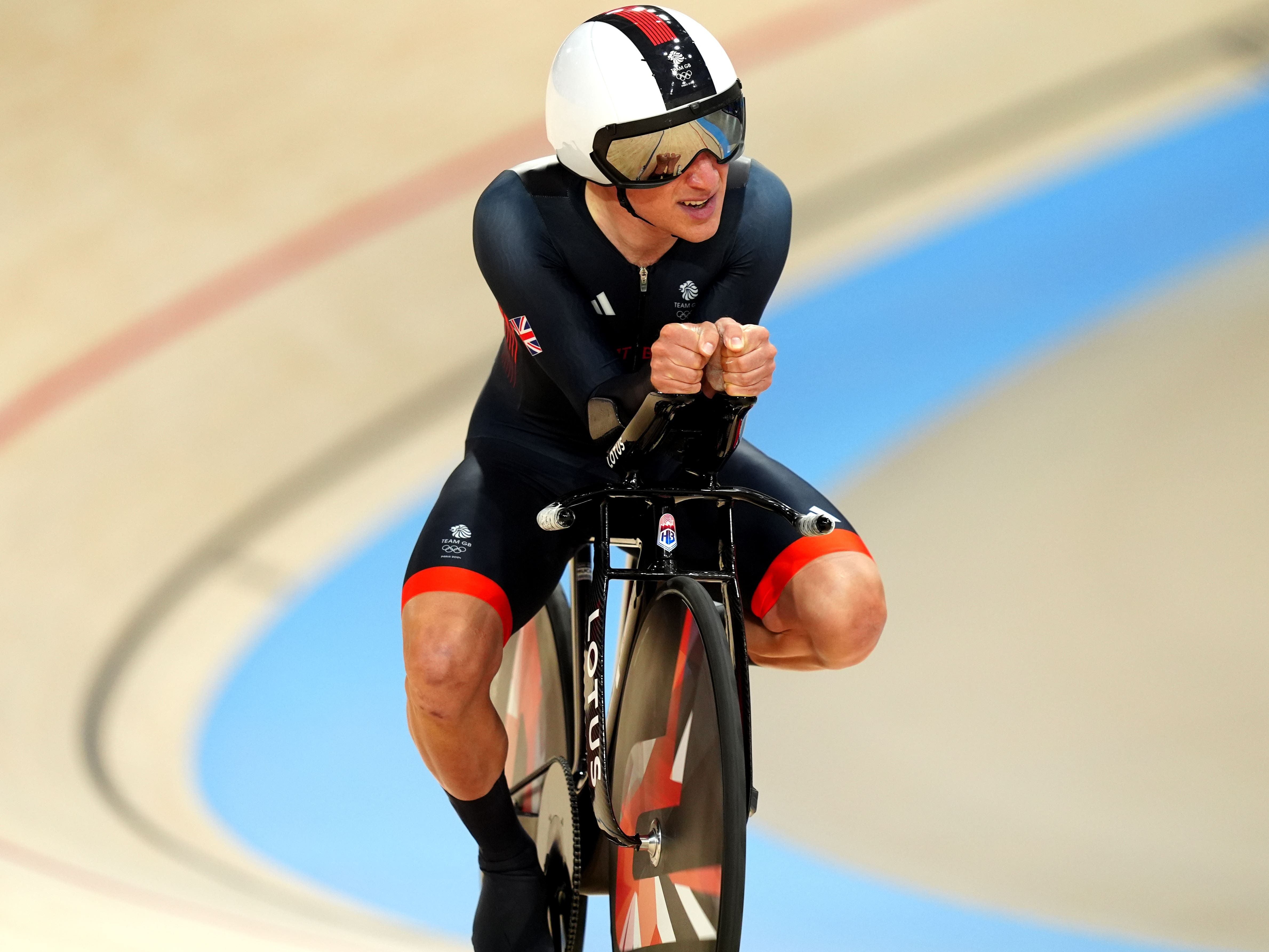 Great Britain take team pursuit silver after Ethan Hayter slip on final lap