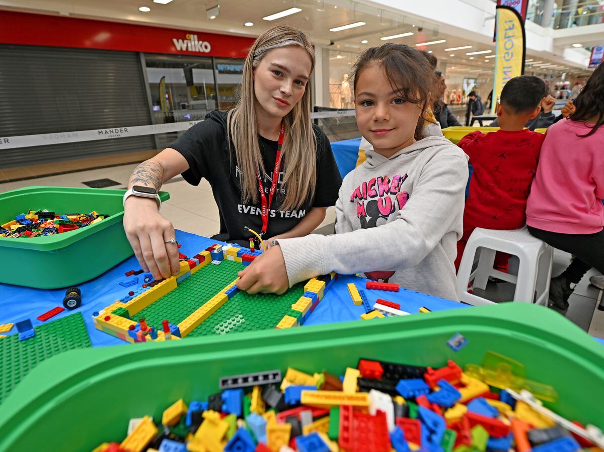 One day left to enjoy free activities in Mander Shopping Centre – including the world’s smallest zoo!