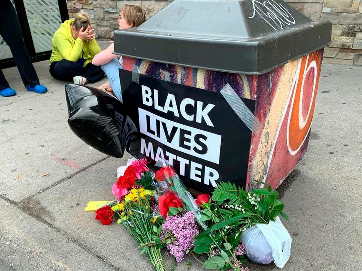 Four Minneapolis Officers Fired After Death Of Black Man | Express & Star