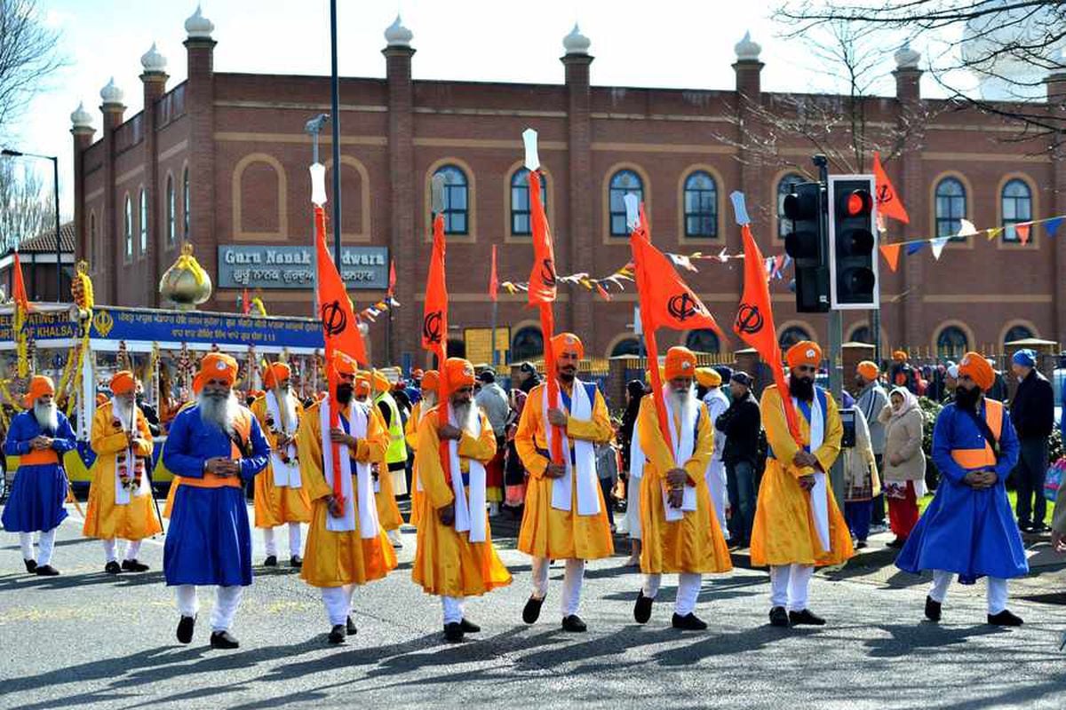 IN VIDEO and PICTURES: Thousands take part in annual Vaisakhi ...