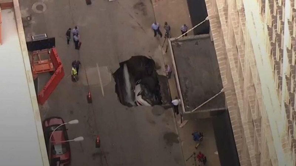 In Video Sinkhole Swallows Car In St Louis Express And Star