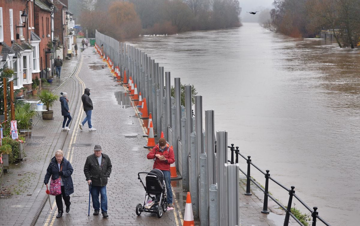 Flood Barriers Erected In Bewdley After Heavy Rainfall Express And Star