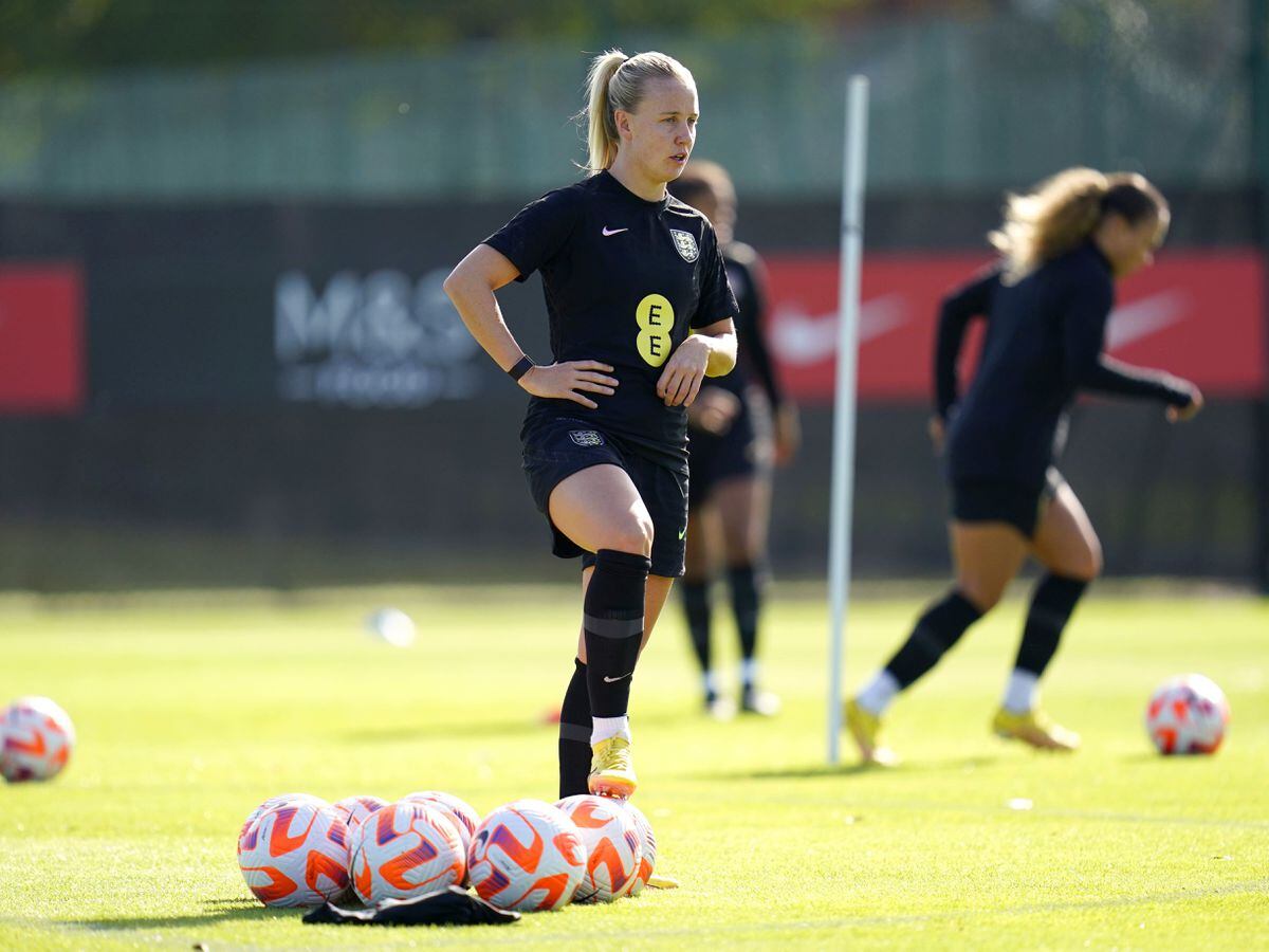 Arsenal squad pay tribute to Beth Mead following her mother's death