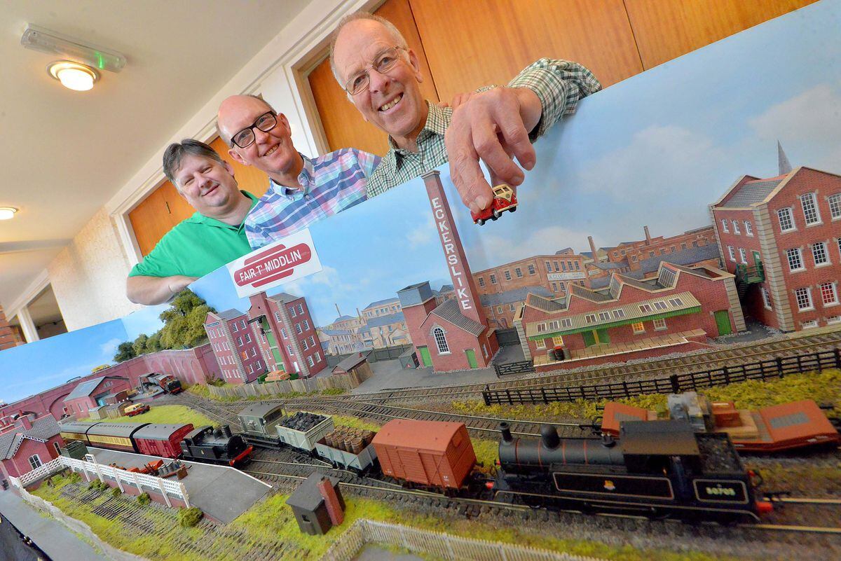 WATCH: Marvelling at mini model railway world in Wombourne - with ...