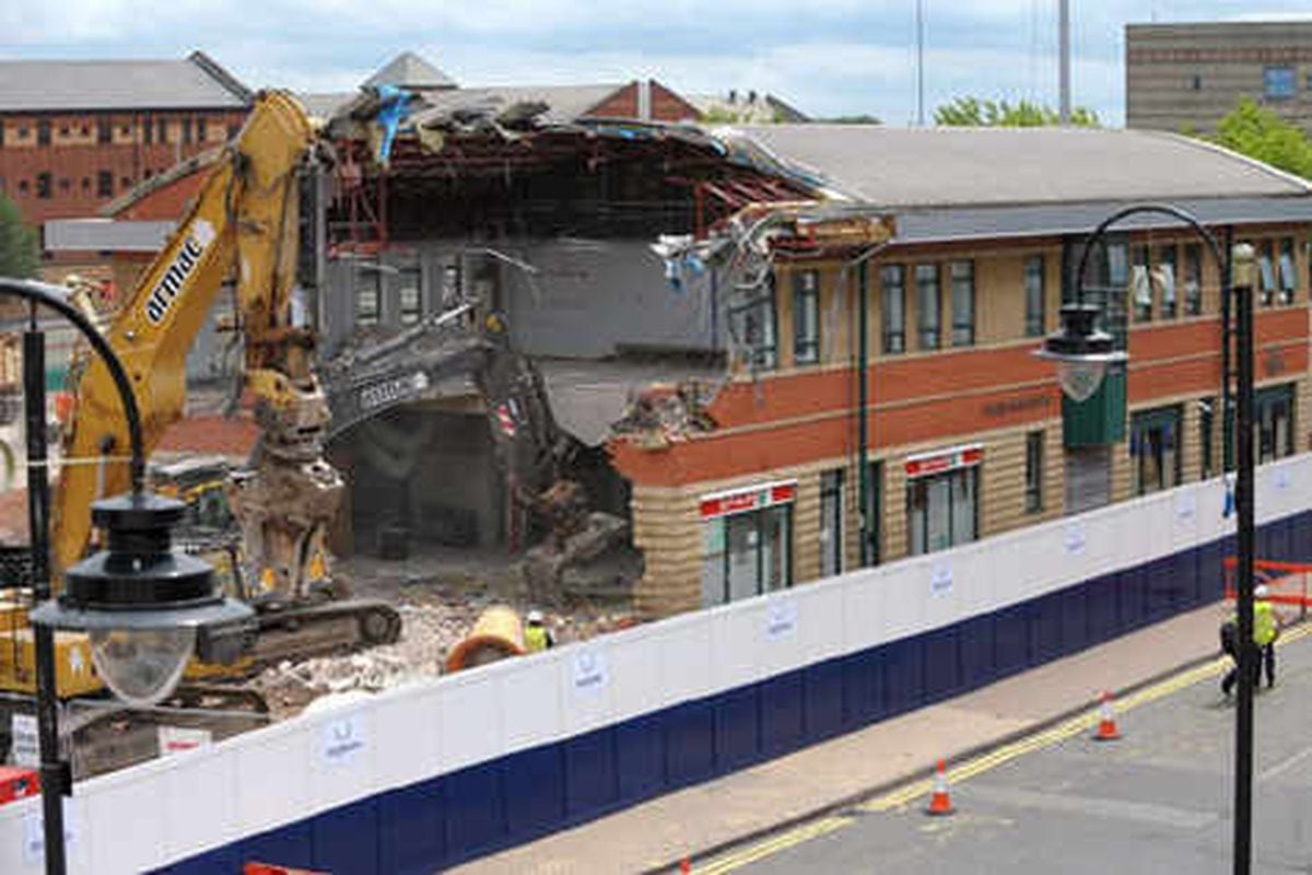 Work starts on demolishing Pipers Row House | Express & Star