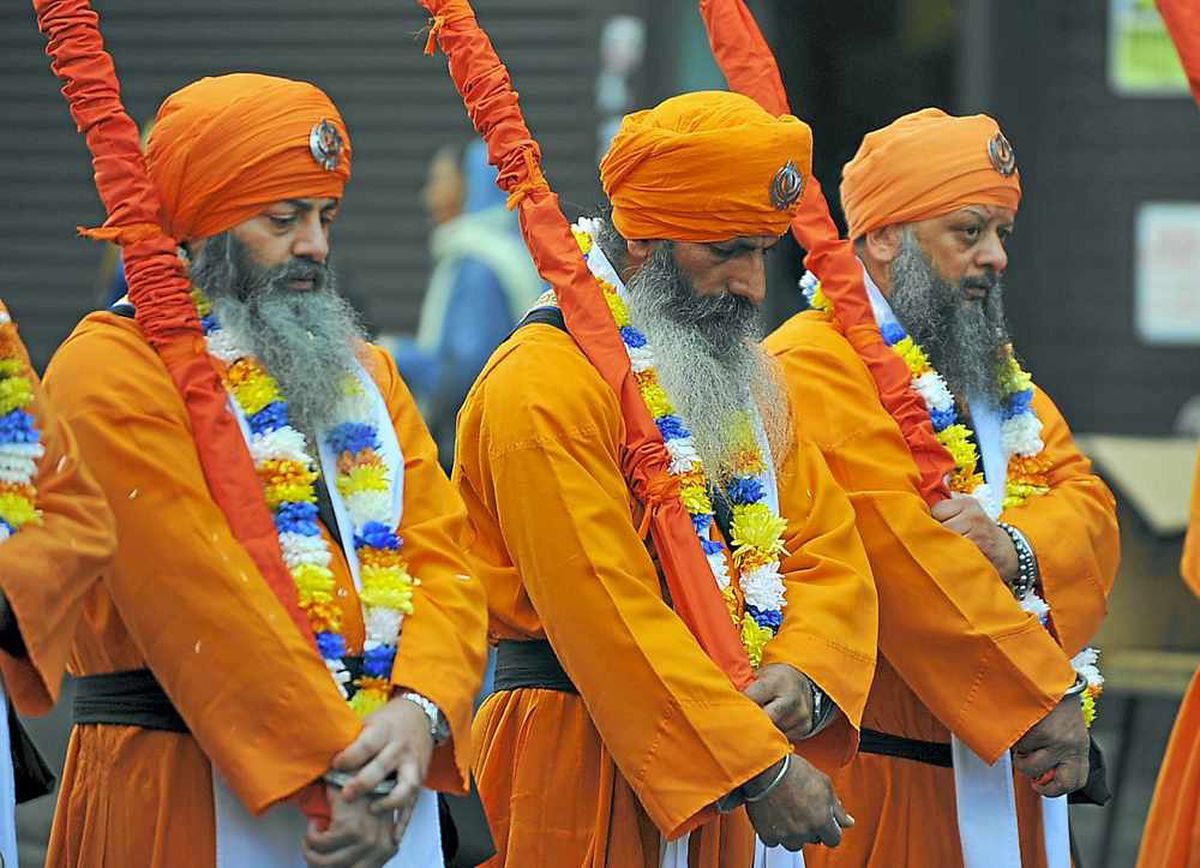 20,000 mark birth of Sikh religion in Black Country parade | Express & Star