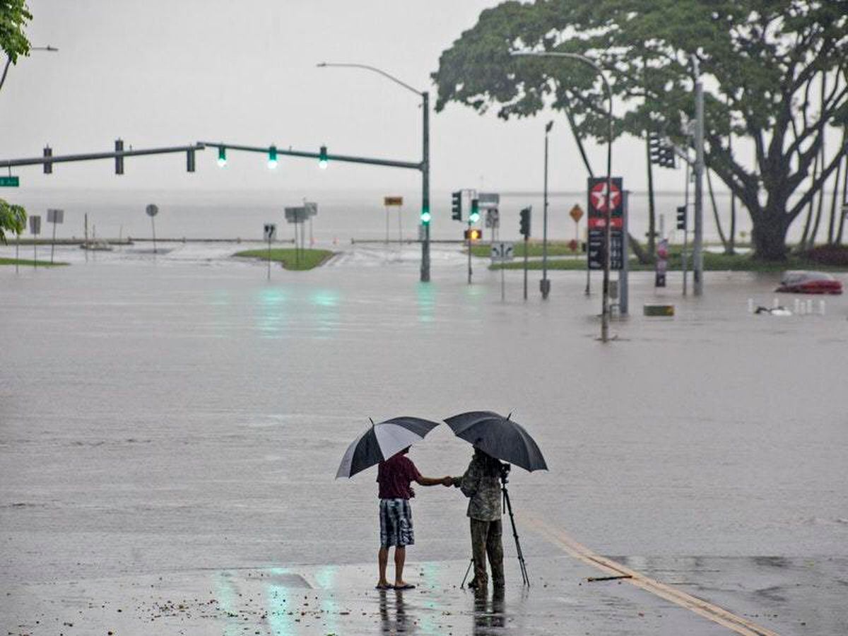 Hurricane Lane downgraded as storm floods homes on Hawaiian islands ...