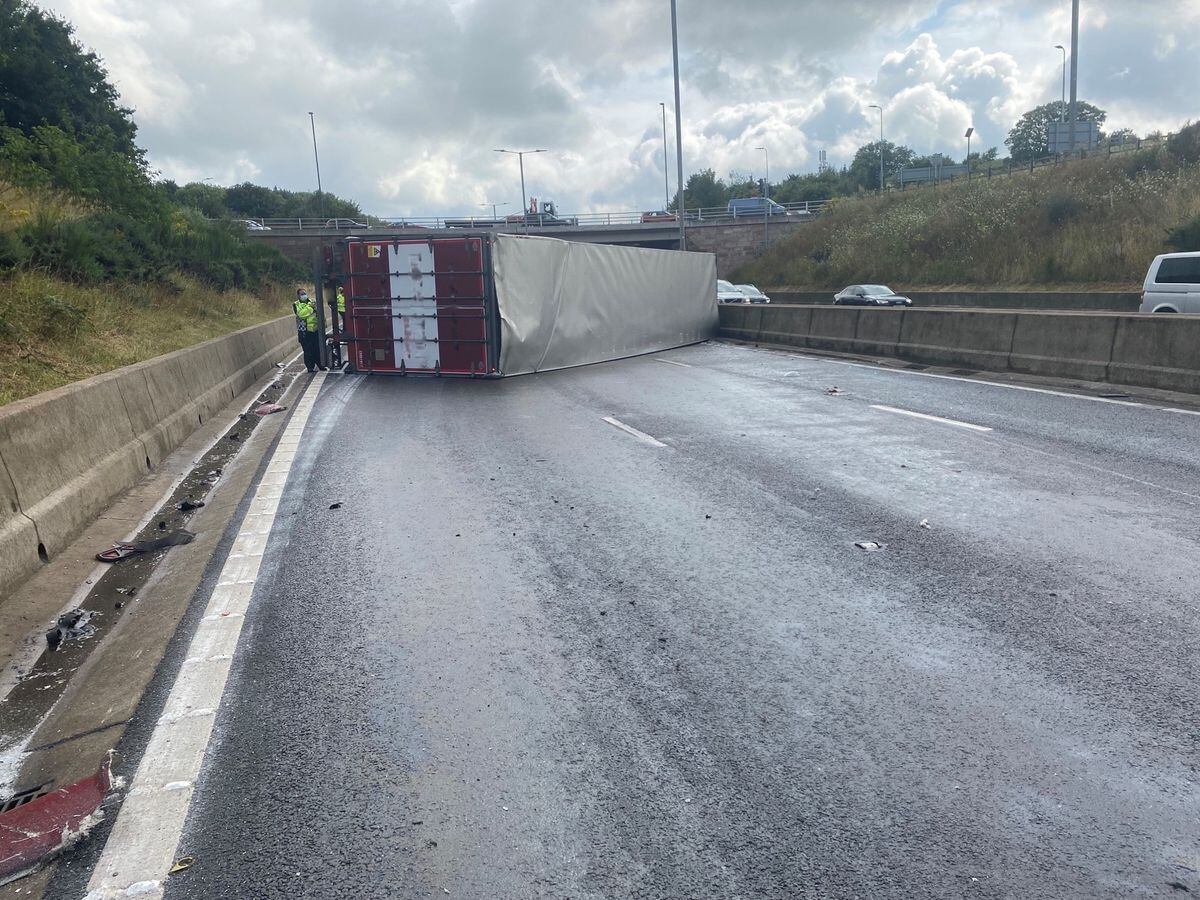 Overturned Lorry On M5 Causes 60-minute Delays | Express & Star