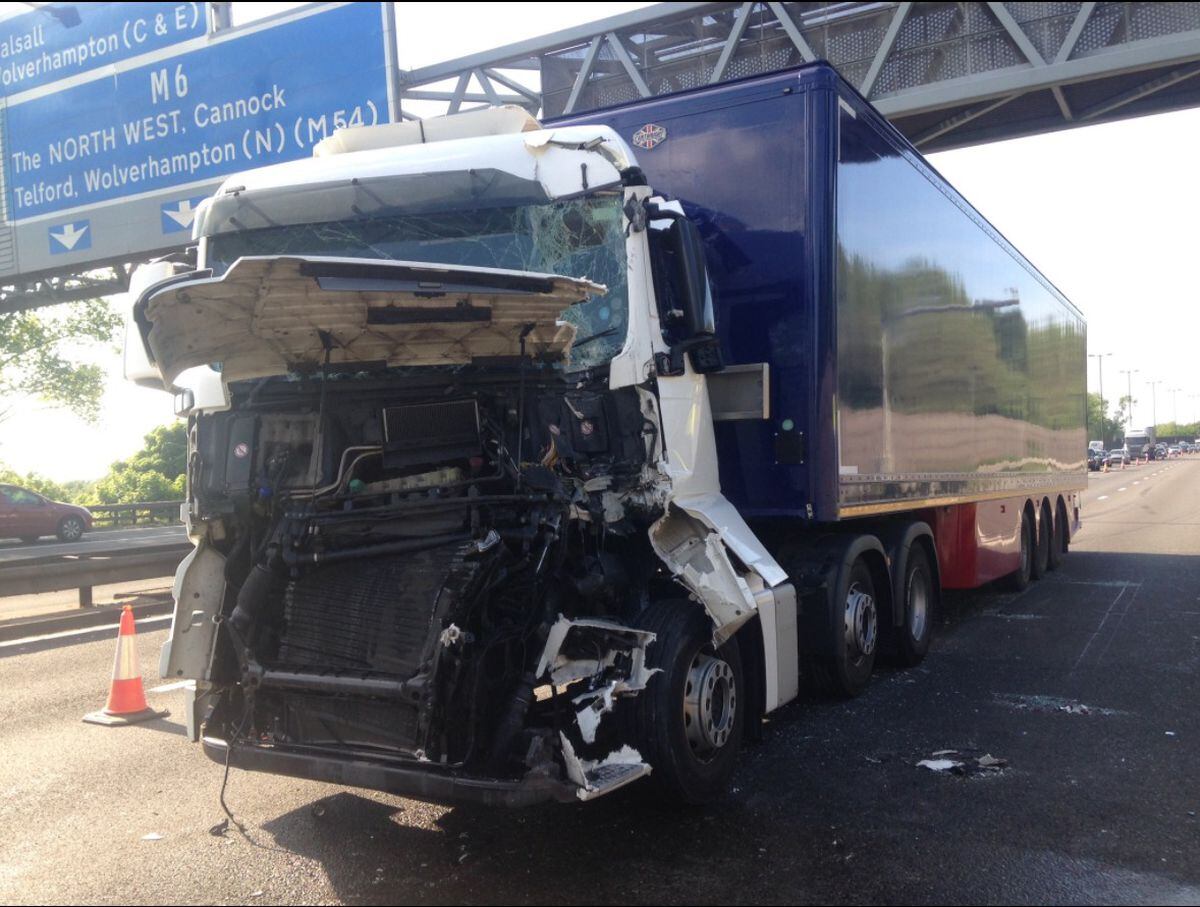 M6 Crash: Seven-mile Delays After Lorry Crash Near Wednesbury | Express ...