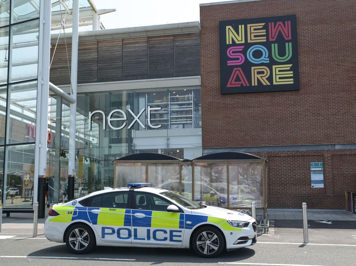 West Bromwich shopping centre New Square evacuated in 'police incident' -  Birmingham Live