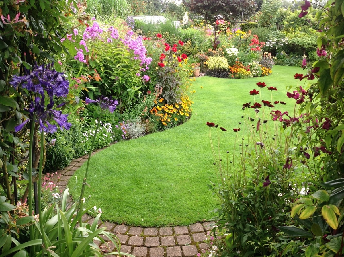 Green spaces set to open for garden scheme Express & Star