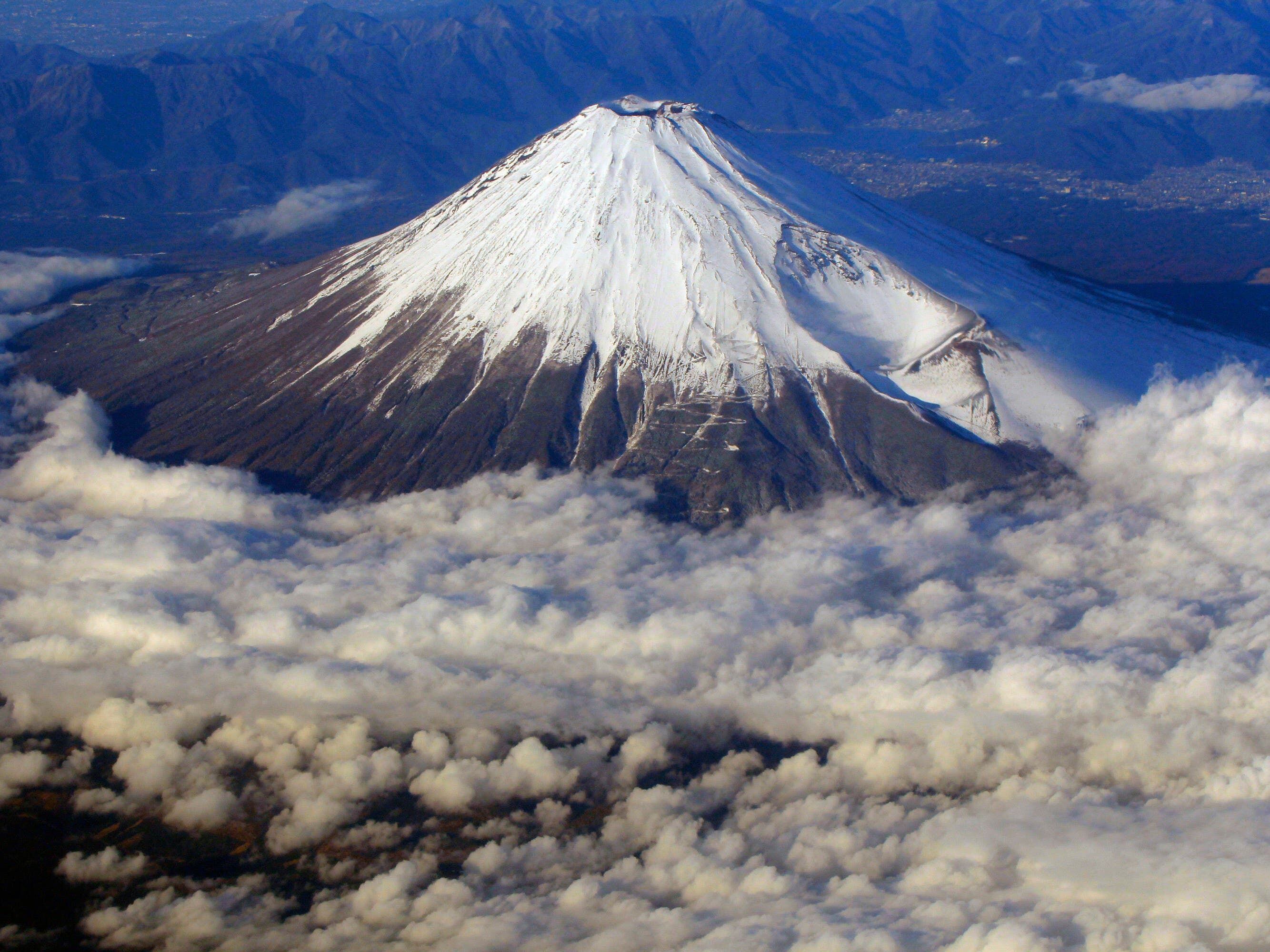 Japan imposes new rules to climb Mount Fuji to combat tourism and littering