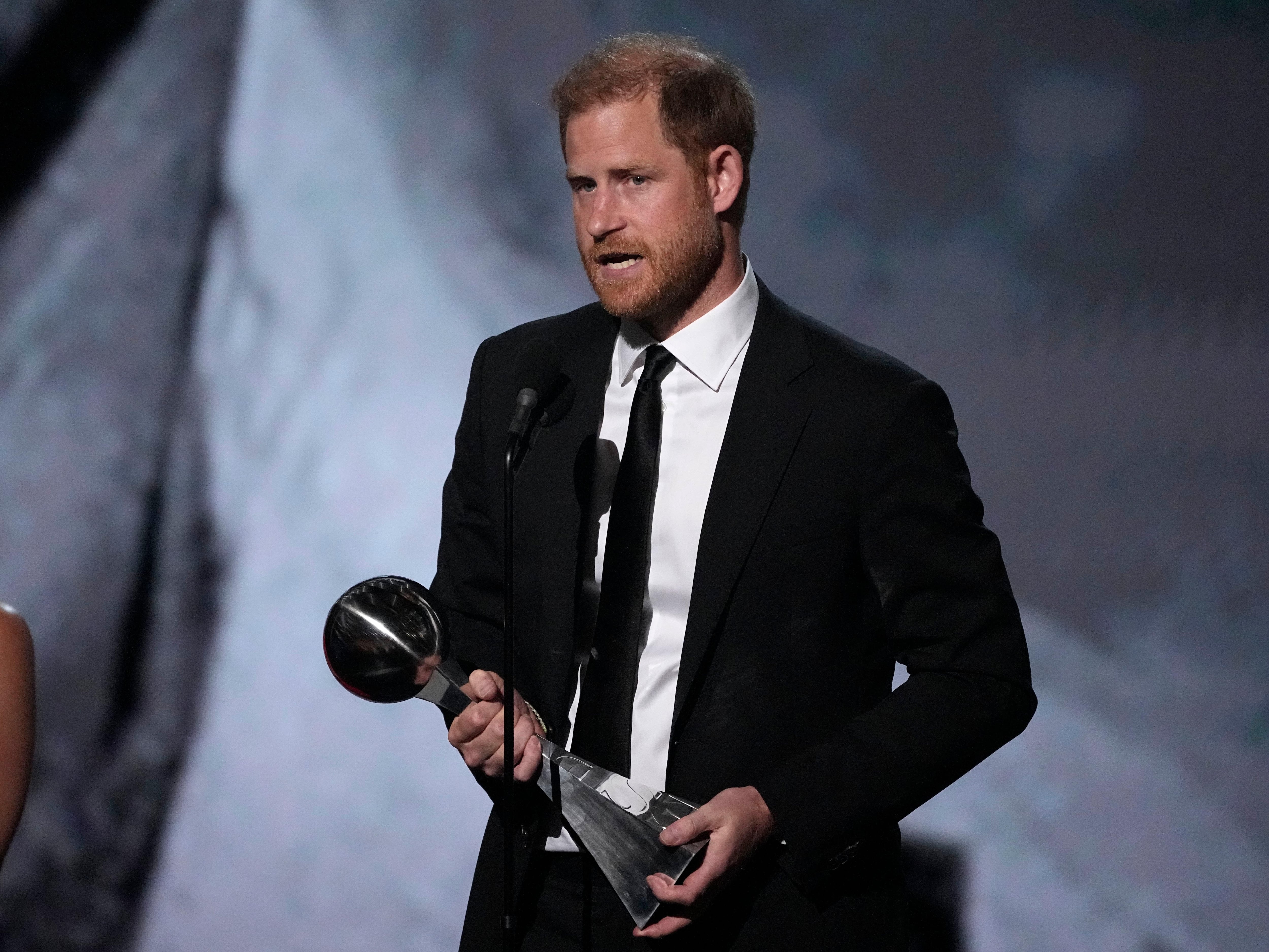 Harry nods to ‘eternal bond’ with Diana while accepting award for Invictus Games
