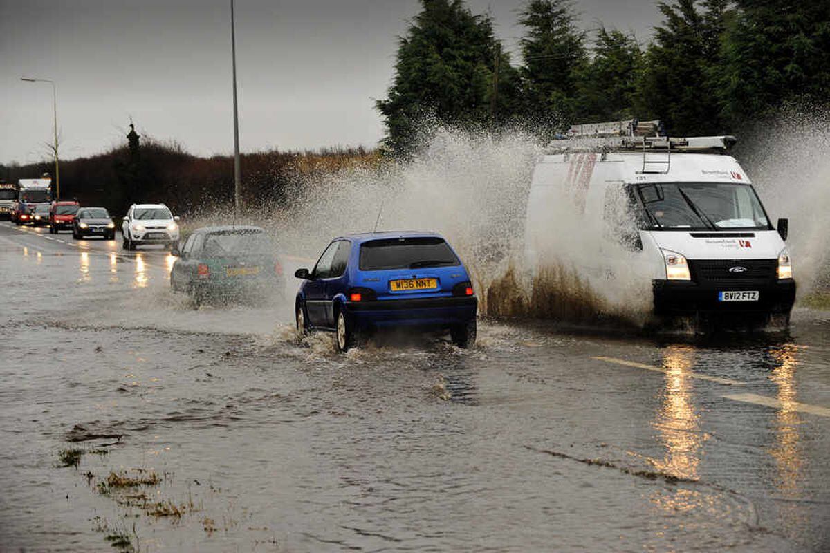 Flooding causes delays for traffic near Wolverhampton | Express & Star