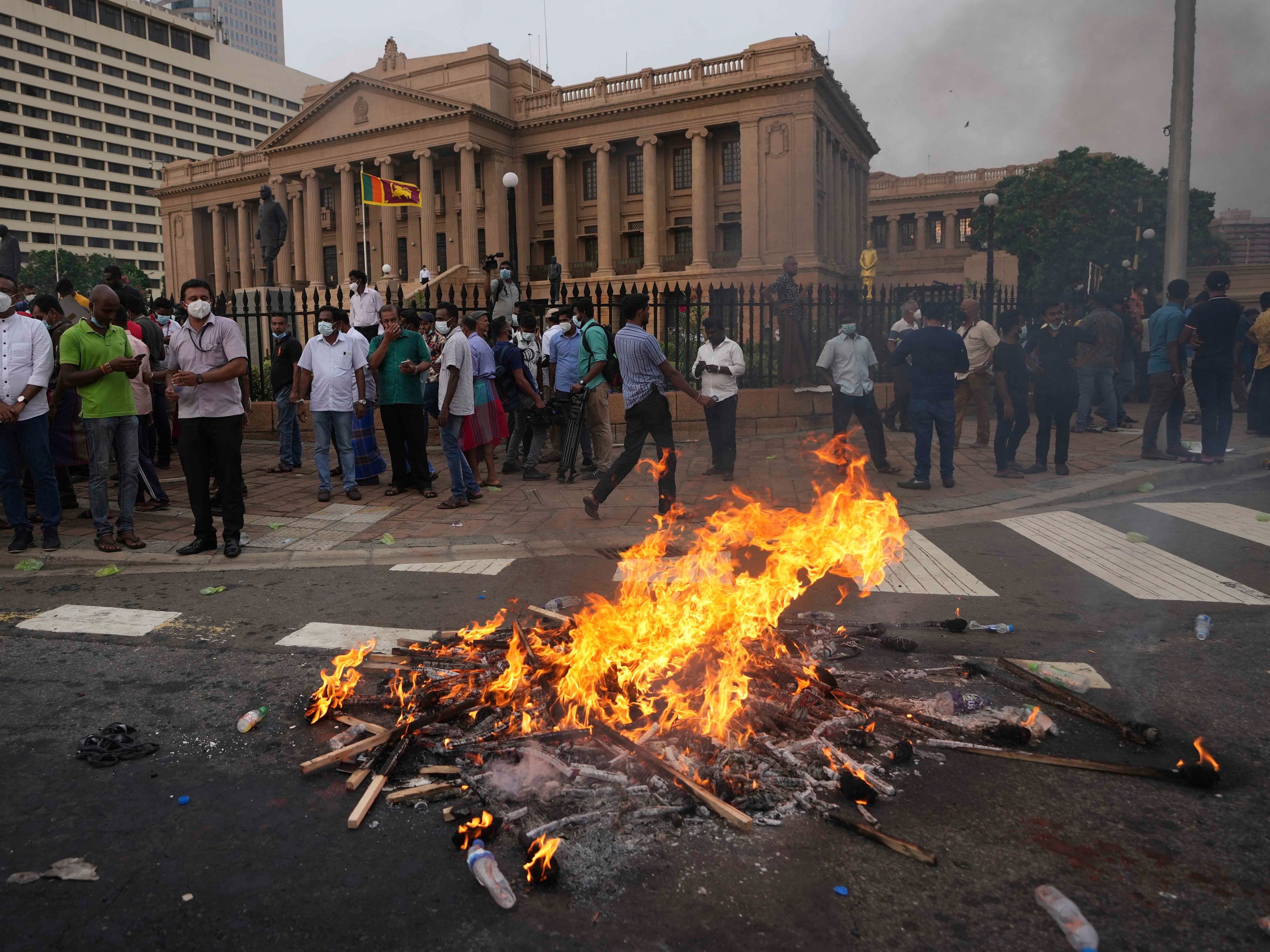 Sri Lanka protesters take to streets of capital amid ongoing economic crisis