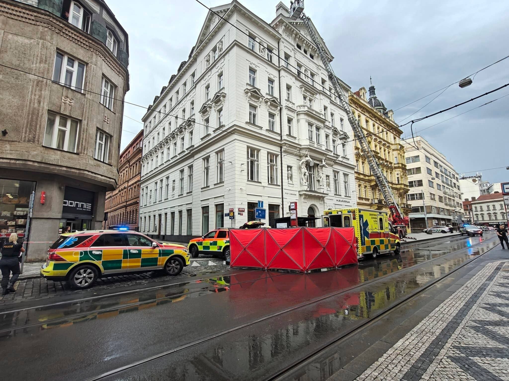 Falling cornice kills person at Prague tram stop