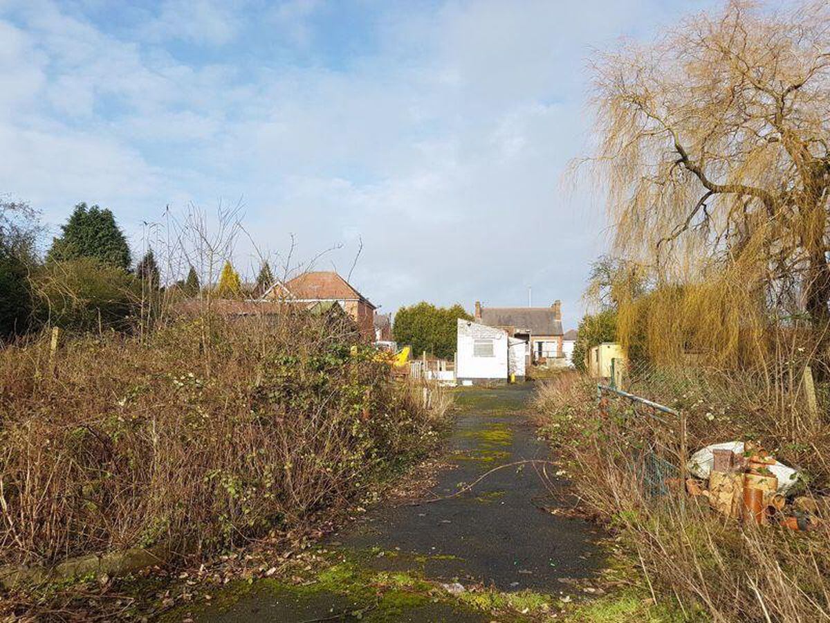 Sedgley bungalow and land behind with planning permission for eight ...