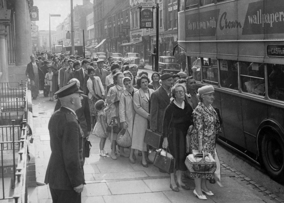 Online archive tells story of Wolverhampton's famous Queen Street ...