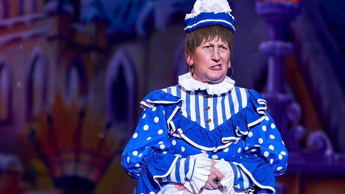 Snow White dazzles with panto favourites starring at Birmingham ...