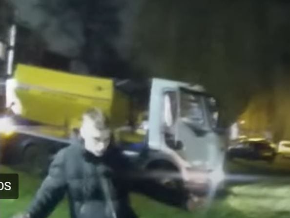 Watch: Dangerous driver rams caravan in stolen gritter before pouring petrol over himself