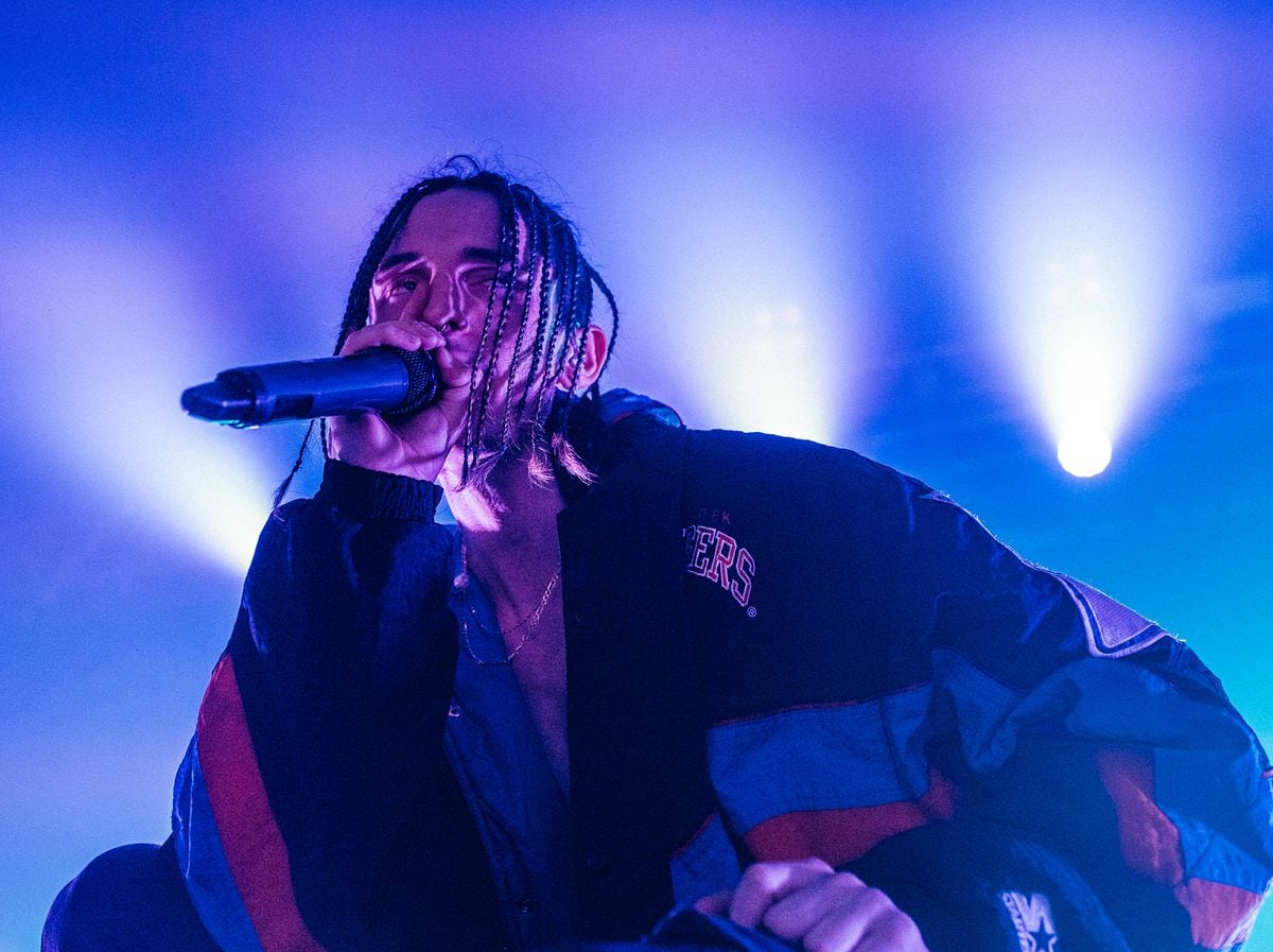 The story and meaning of the song 'Friends - Chase Atlantic 