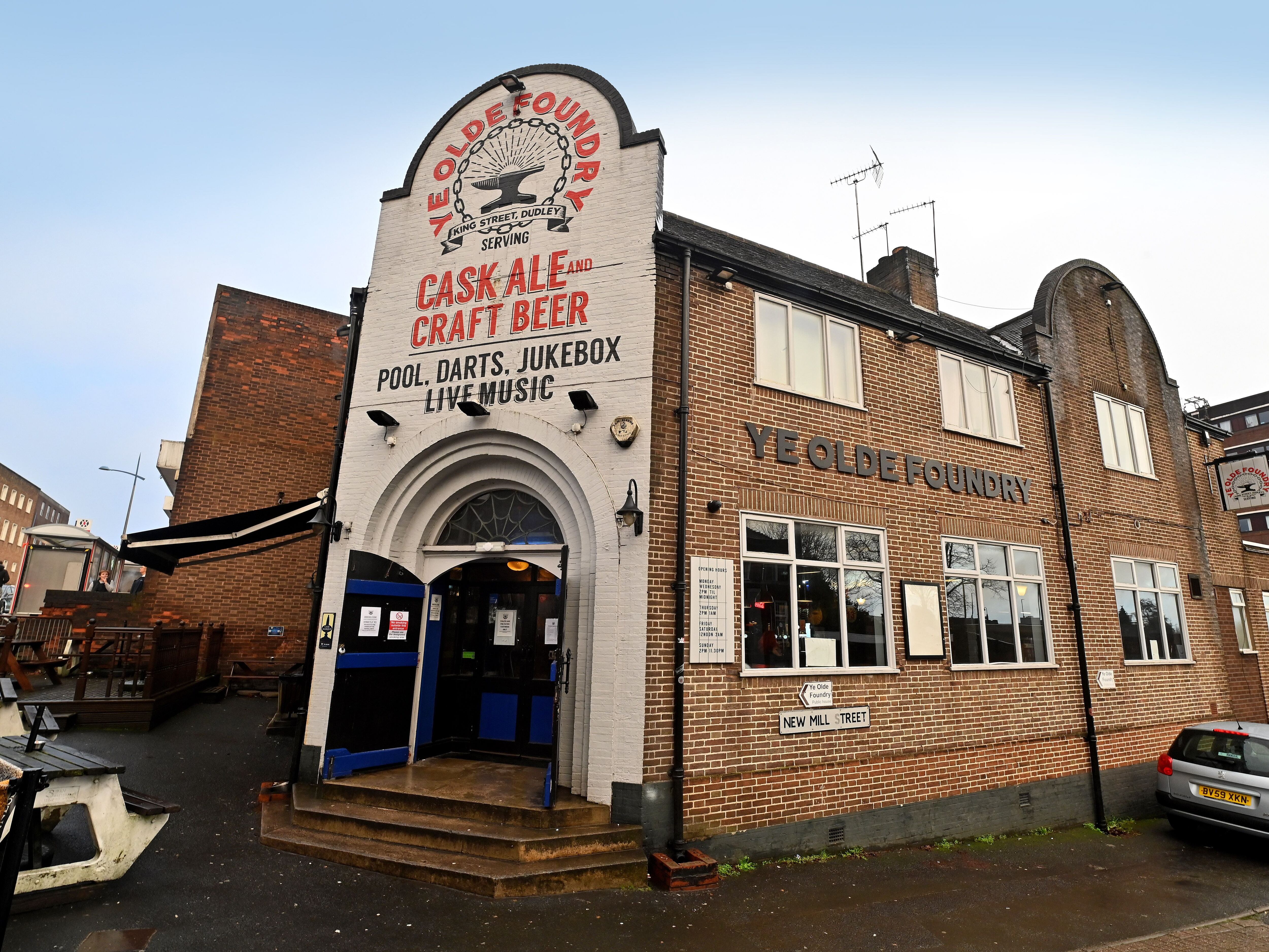Dudley pub rocks back into life under new management this weekend