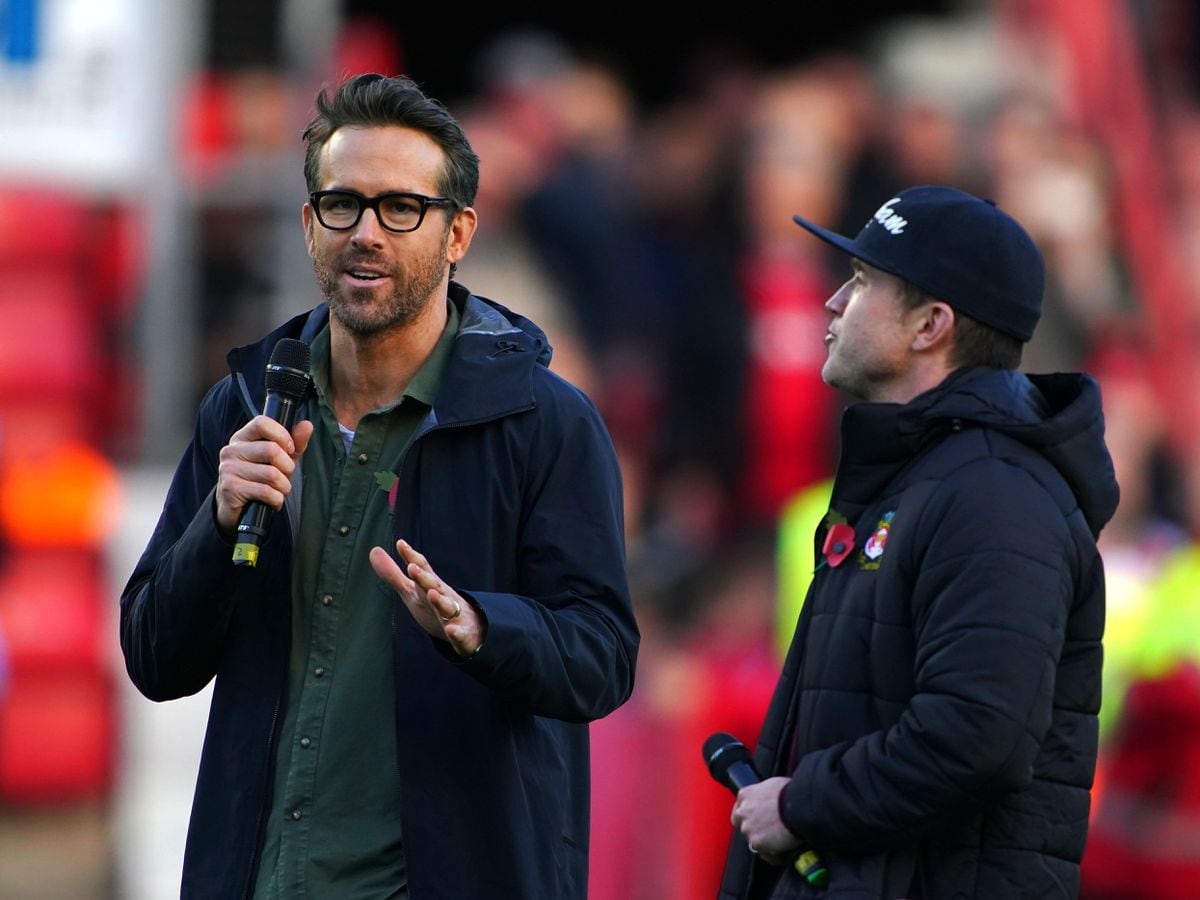 Ryan Reynolds And Rob Mcelhenney Bring Hollywood To Wrexham At First Home Match Express And Star 