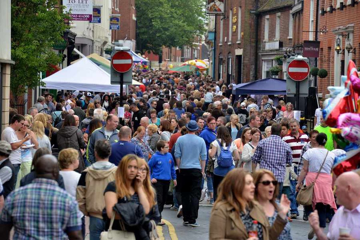 Thousands turn out for Lichfield Bower festival | Express & Star