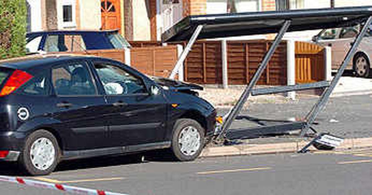 Car Smashes Into Bus Stop | Express & Star