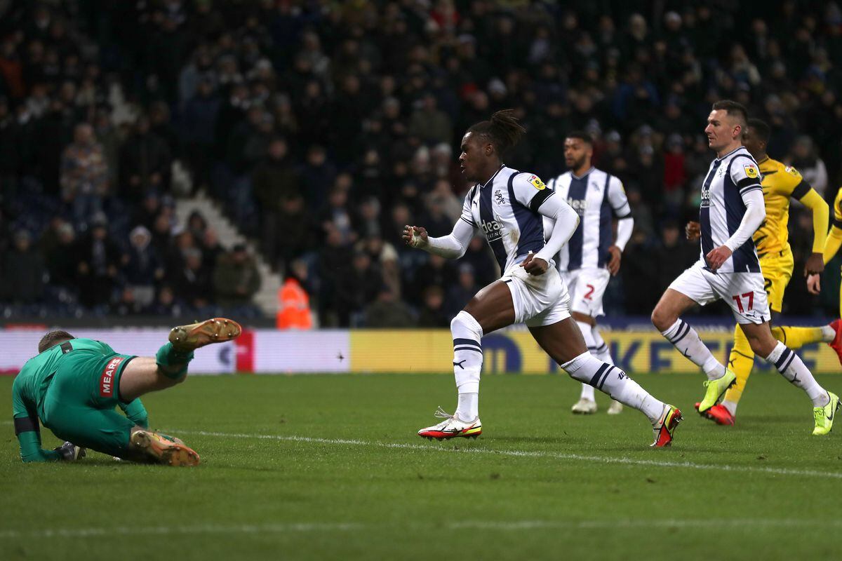 West Bromwich Albion 2-0 Bournemouth: Baggies keep slim play-off chances  alive - BBC Sport