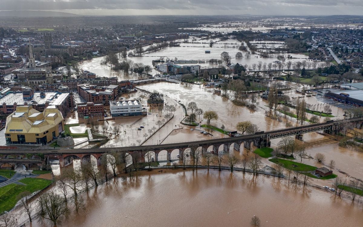 Homes atrisk as River Severn flooding nears 20year high Express & Star