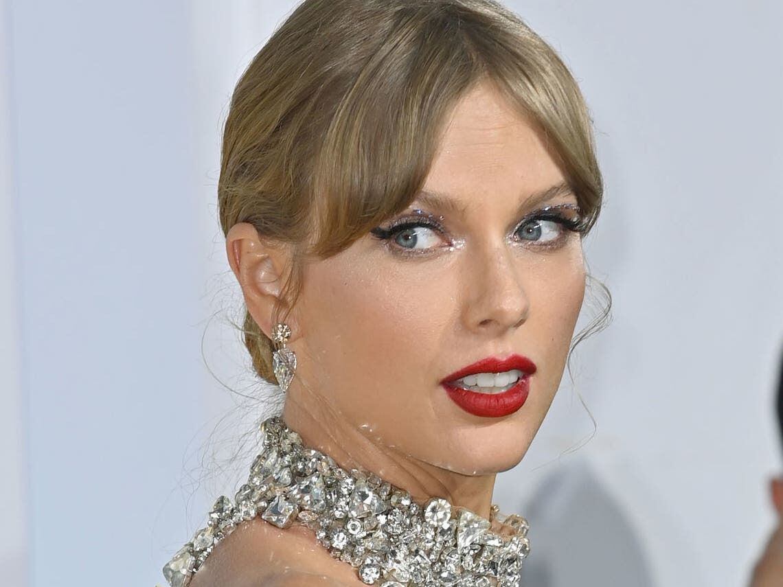 Taylor Swift claims biggest chart opening of the year for rerecorded album 1989