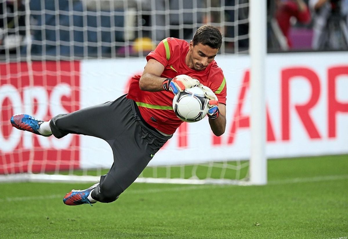 Wolves could complete signing of Portugal goalkeeper Rui ...