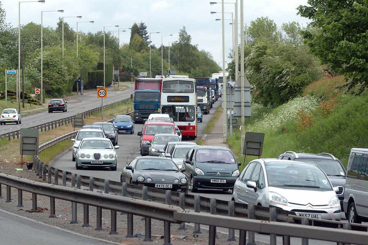 Manor Way traffic Roadworks on A456 spell delays for motorists