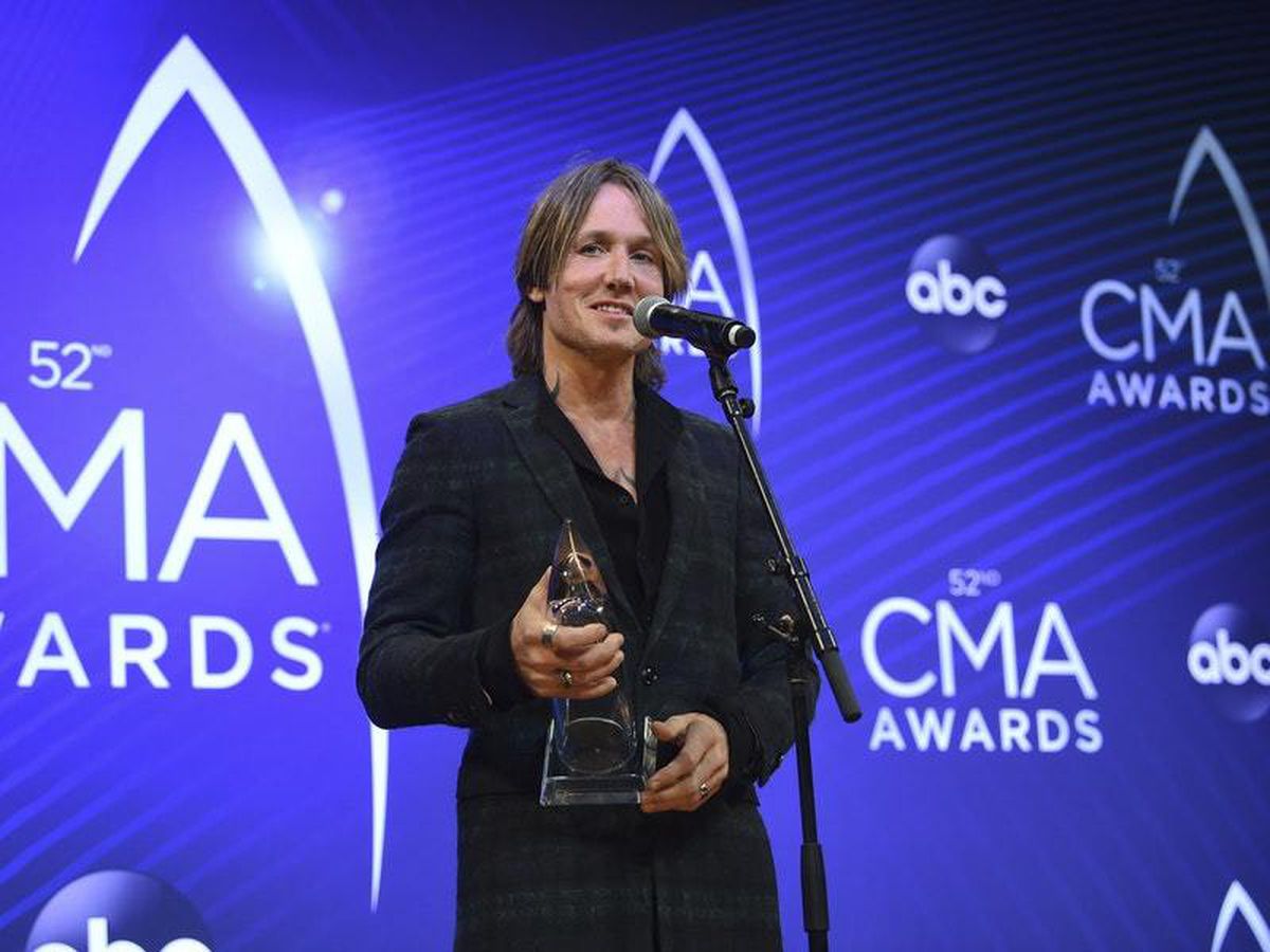 Keith Urban wins entertainer of the year at CMAs Express & Star