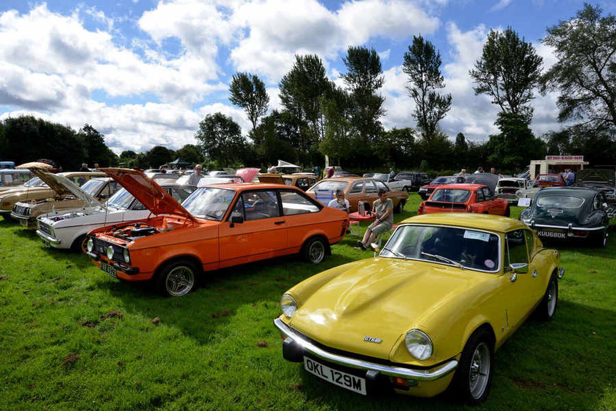 Video and gallery: Crowds view vintage vehicles at Walsall Classic Car ...