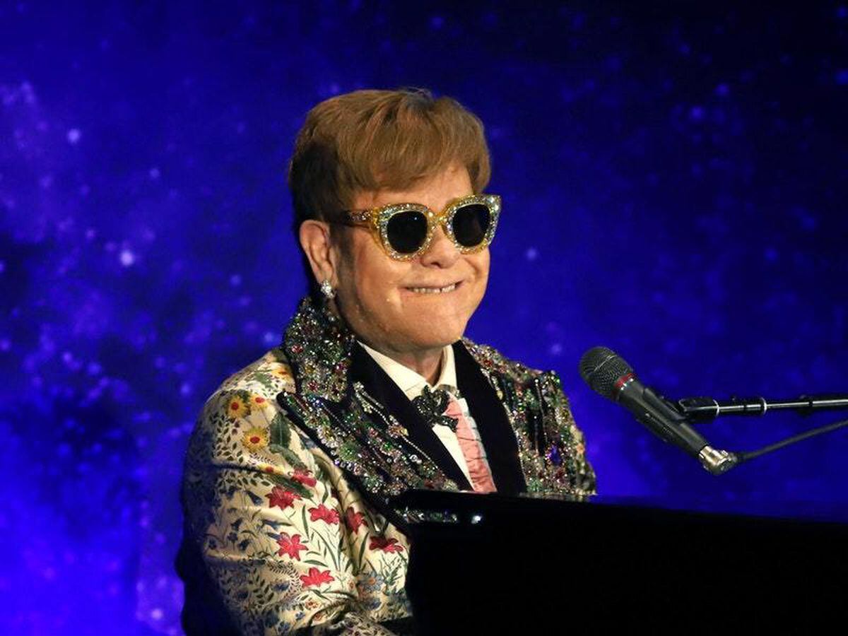 Sir Elton John Storms Off Stage As Fan Tries To Touch Him During 