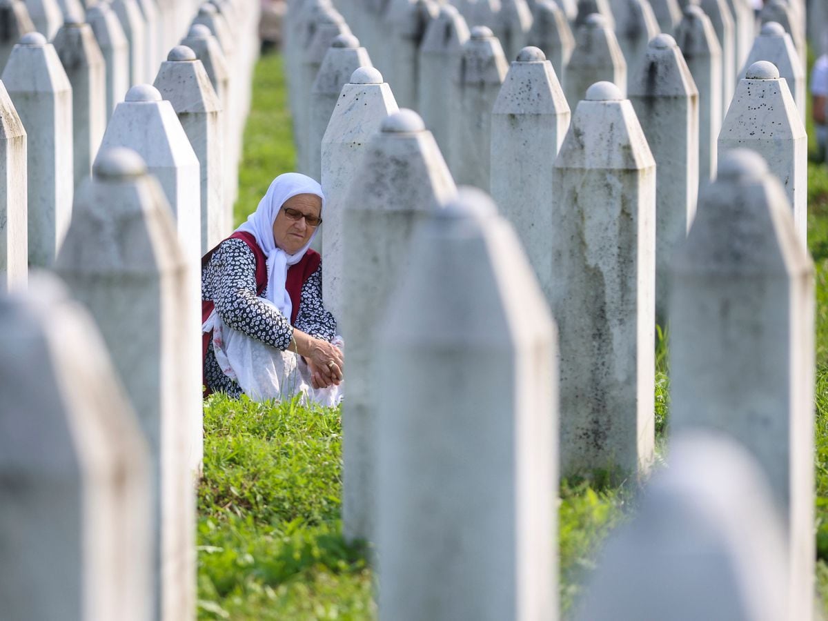 Thousands Commemorate Victims Of Srebrenica Massacre In Bosnia ...