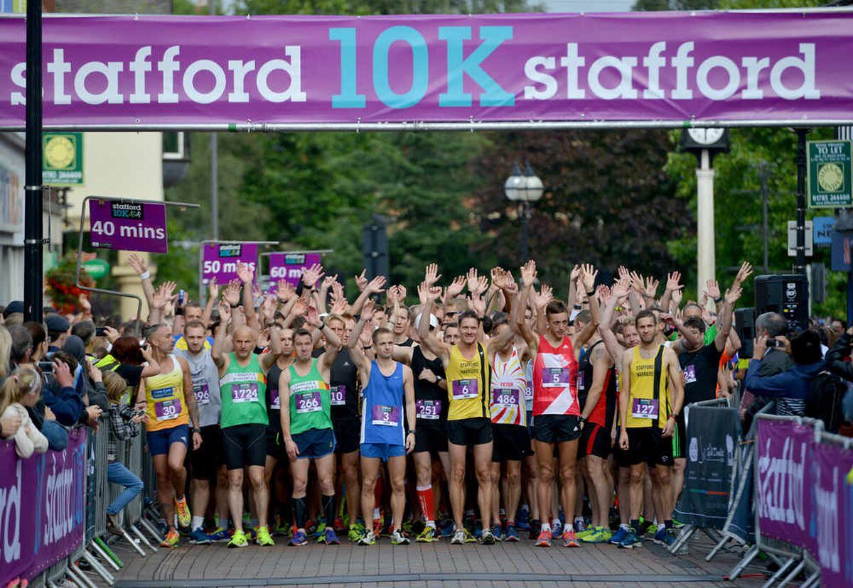 In Pictures And Video Thousands Turn Out For Staffords First 10k Road Race Express And Star 1715