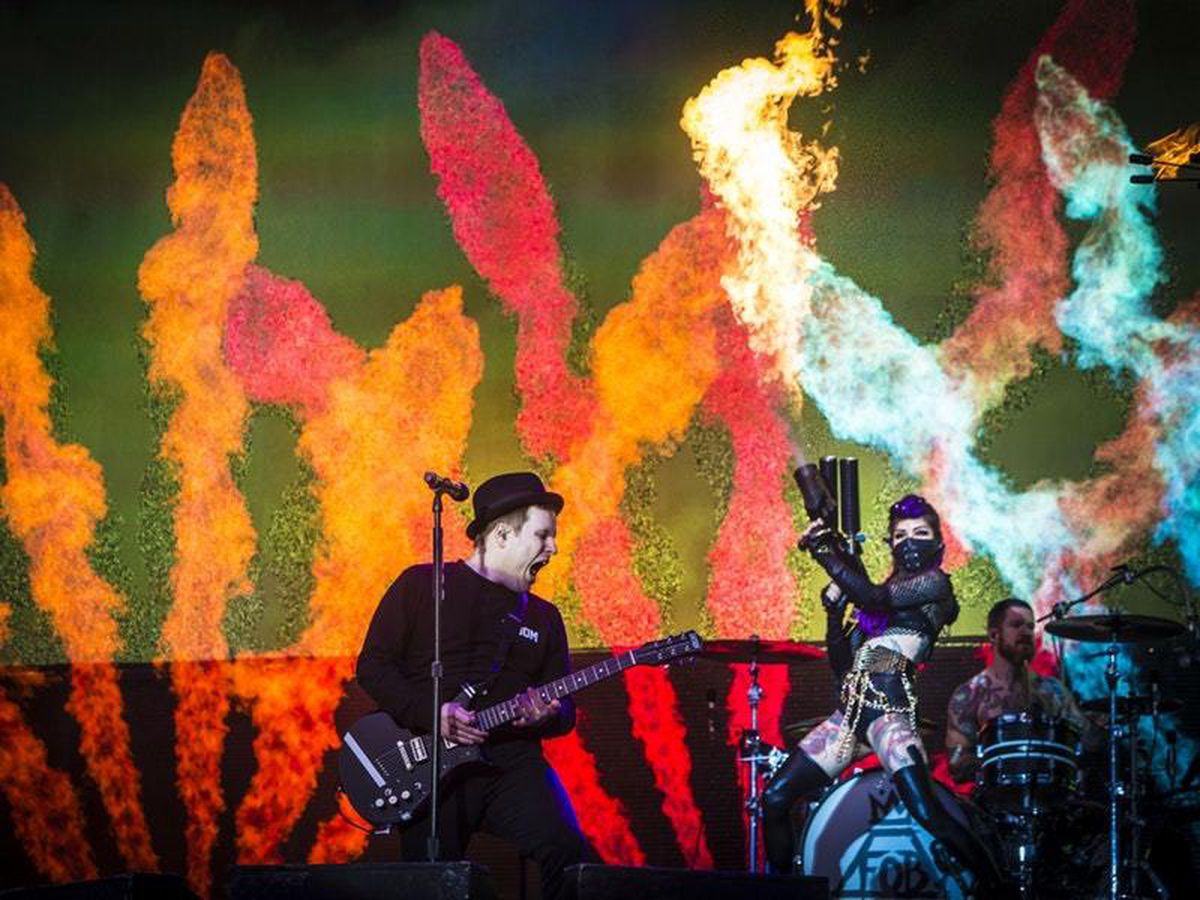 Crowds brave the rain at Leeds Festival for spectacular Fall Out Boy ...