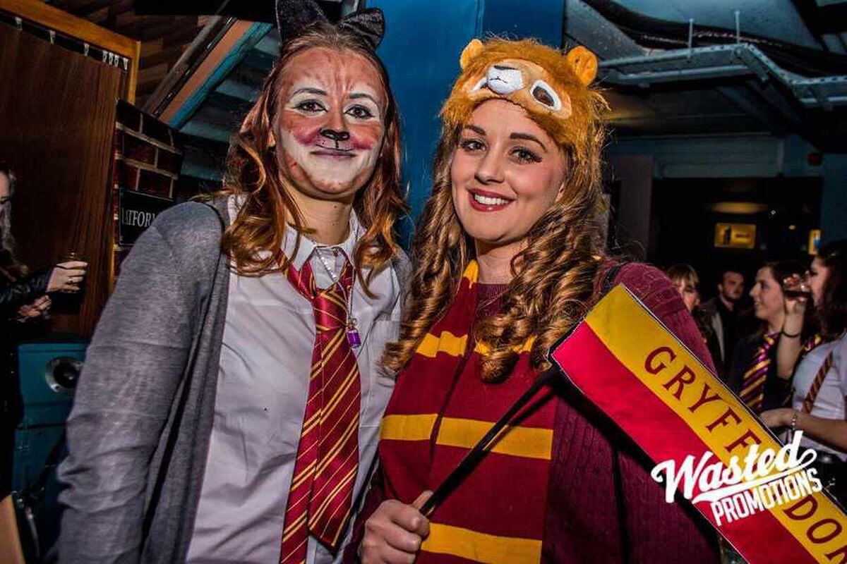 Harry Potter pub crawl: 1600 wizards descend on Birmingham ahead of new ...