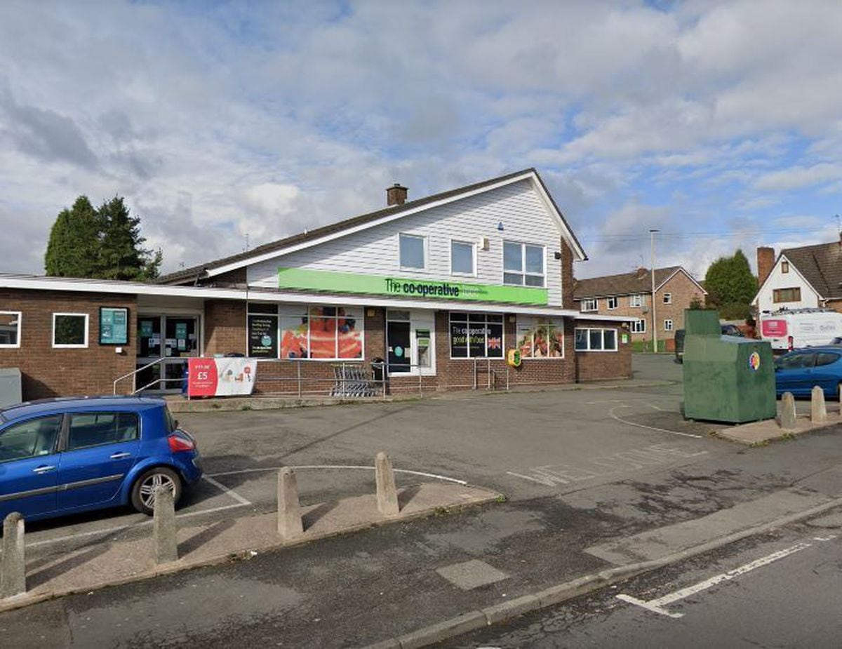 Staff threatened at knifepoint in Dudley supermarket robbery | Express ...