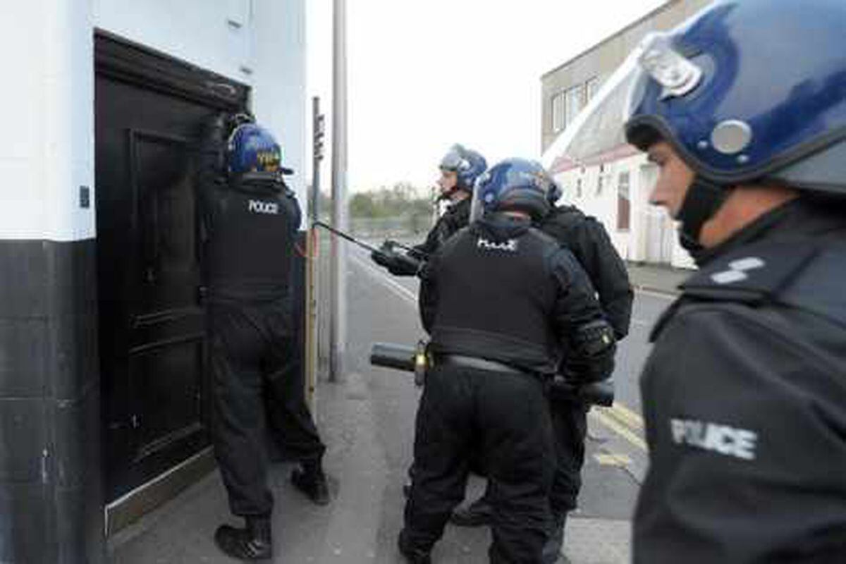 Police In Drug Raid On West Bromwich Pub Express And Star